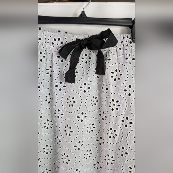 Pari Passu NWOT White Eyelet Over Black Maxi Elastic Waist Skirt sizes 20+24 - Picture 3 of 11